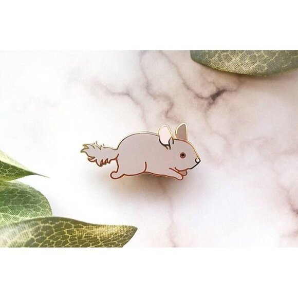 Chibi Pet Chinchilla Enamel Pin‎ - Gold Plated Animal Jewelry & Brooch - Picture 4 of 9